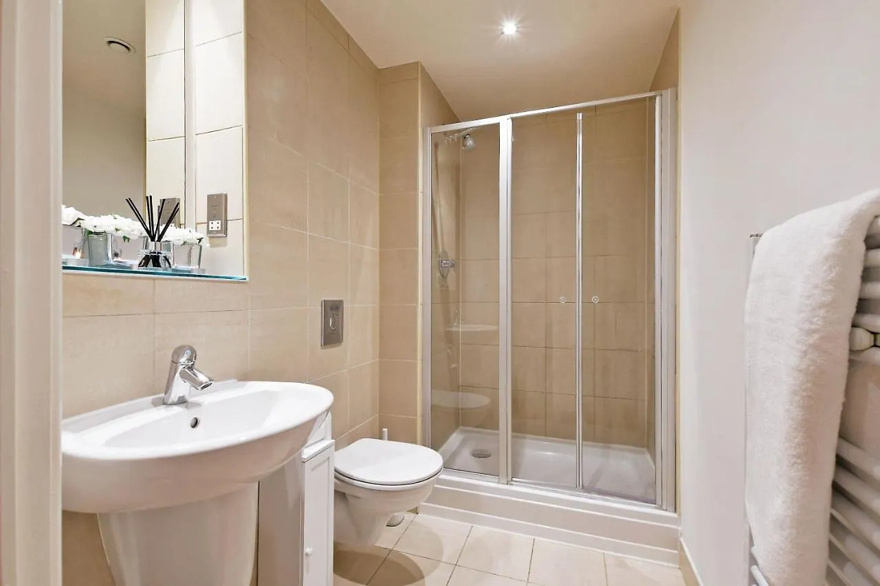 Deluxe City Centre Studio Apartment With Balcony & City Views - Free Wifi Netflix, Gym Access - Westone Sheffield