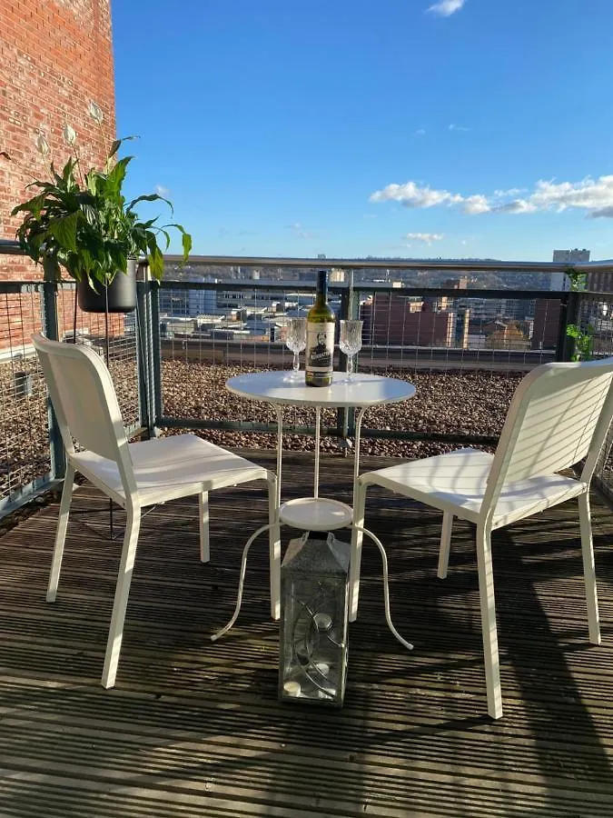 Deluxe City Centre Studio Apartment With Balcony & City Views - Free Wifi Netflix, Gym Access - Westone Sheffield 0*,  Egyesült Királyság