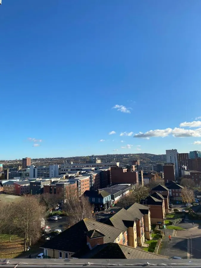 Deluxe City Centre Studio Apartment With Balcony & City Views - Free Wifi Netflix, Gym Access - Westone Sheffield